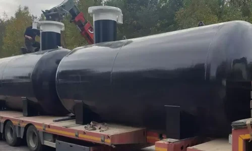 Dwa podziemne zbiorniki na gaz zabezpieczone powłoką