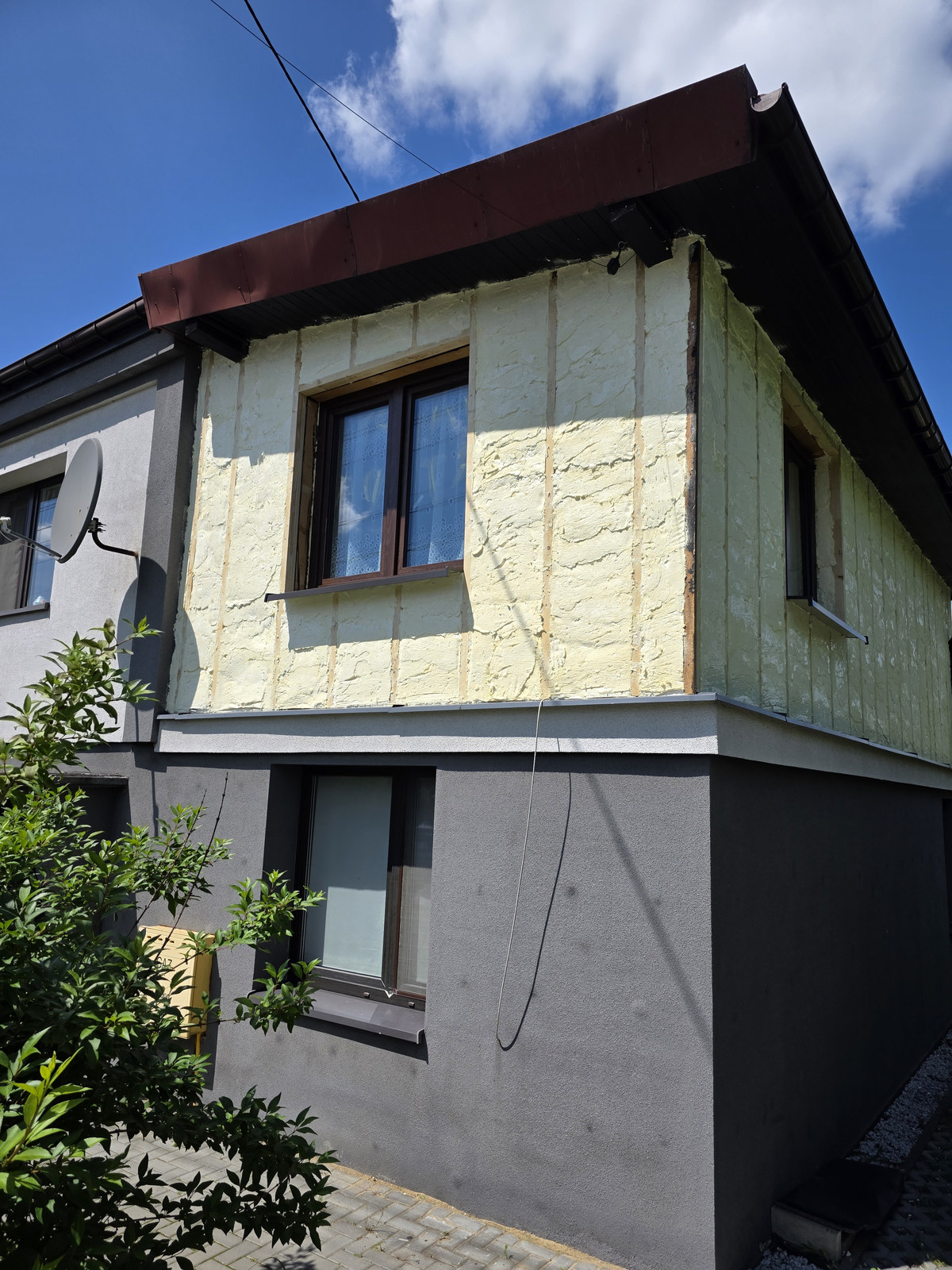 Ściany piętra po wykonaniu natrysku piany PUR w Nakle Śląskim